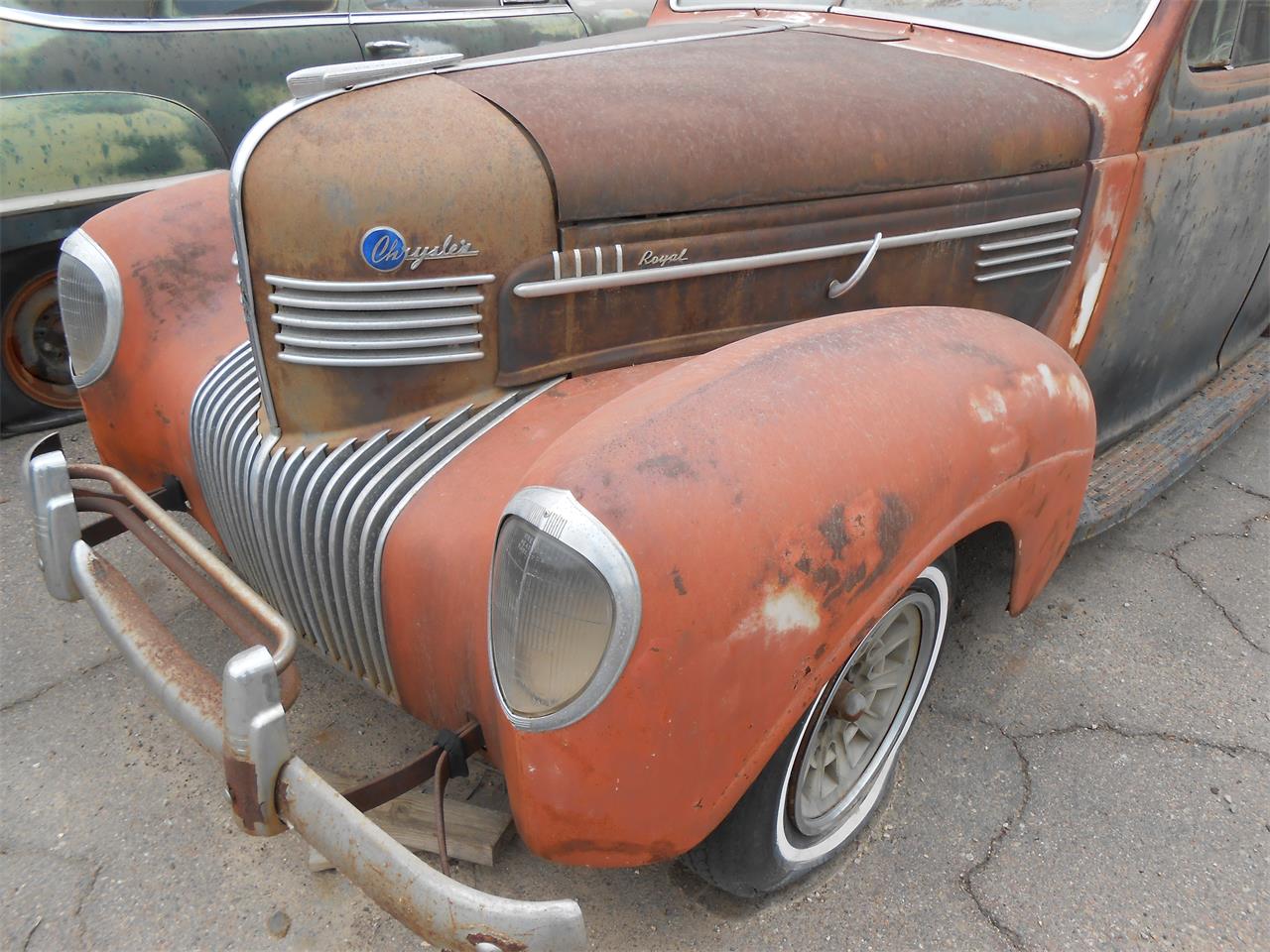 Chrysler-4-dr-sedan-1939-3