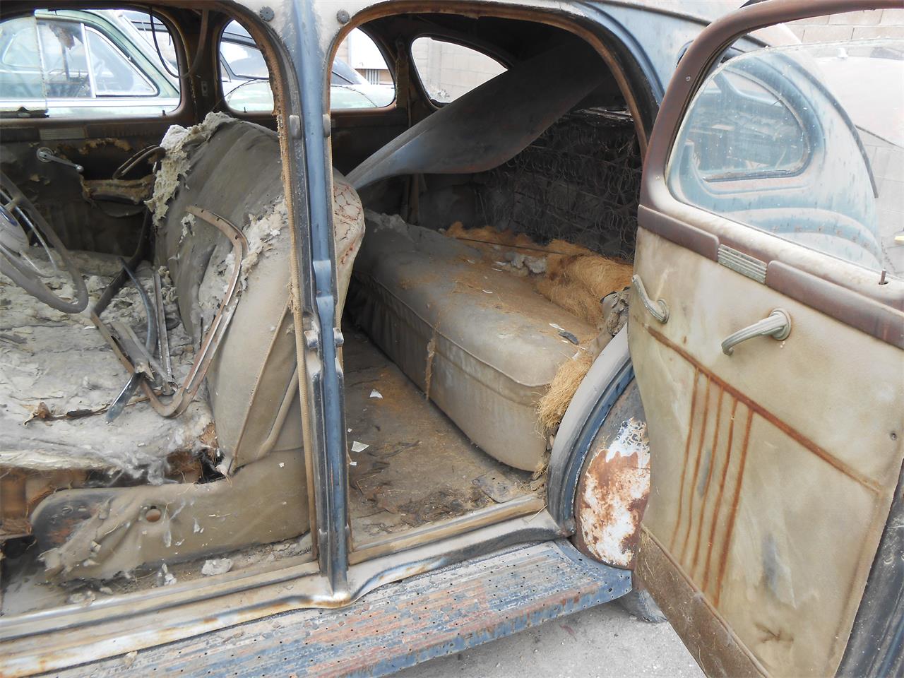 Chrysler-4-dr-sedan-1939-7