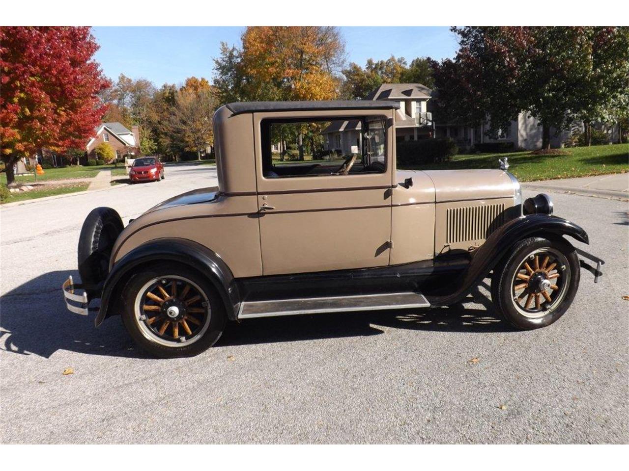 Chrysler-50-1927-TAN-amp-BLACK-BLACK-1