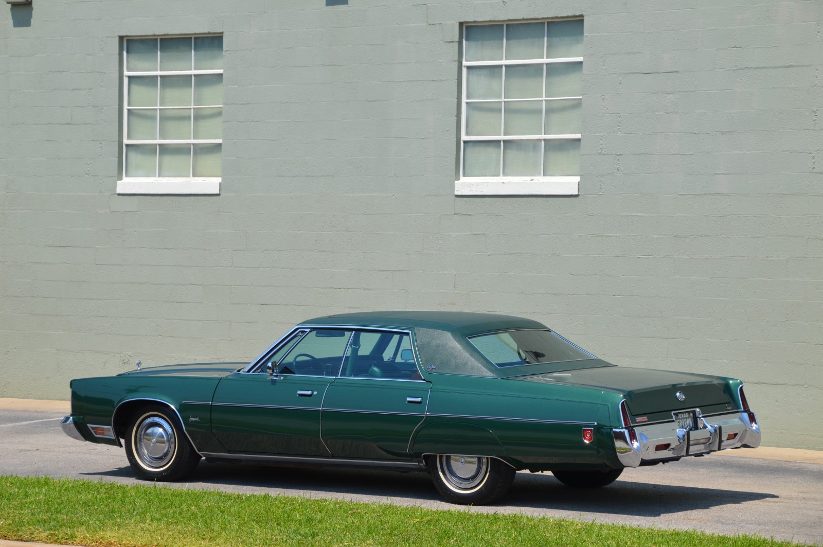 Chrysler-Imperial-1975-Sedan-1