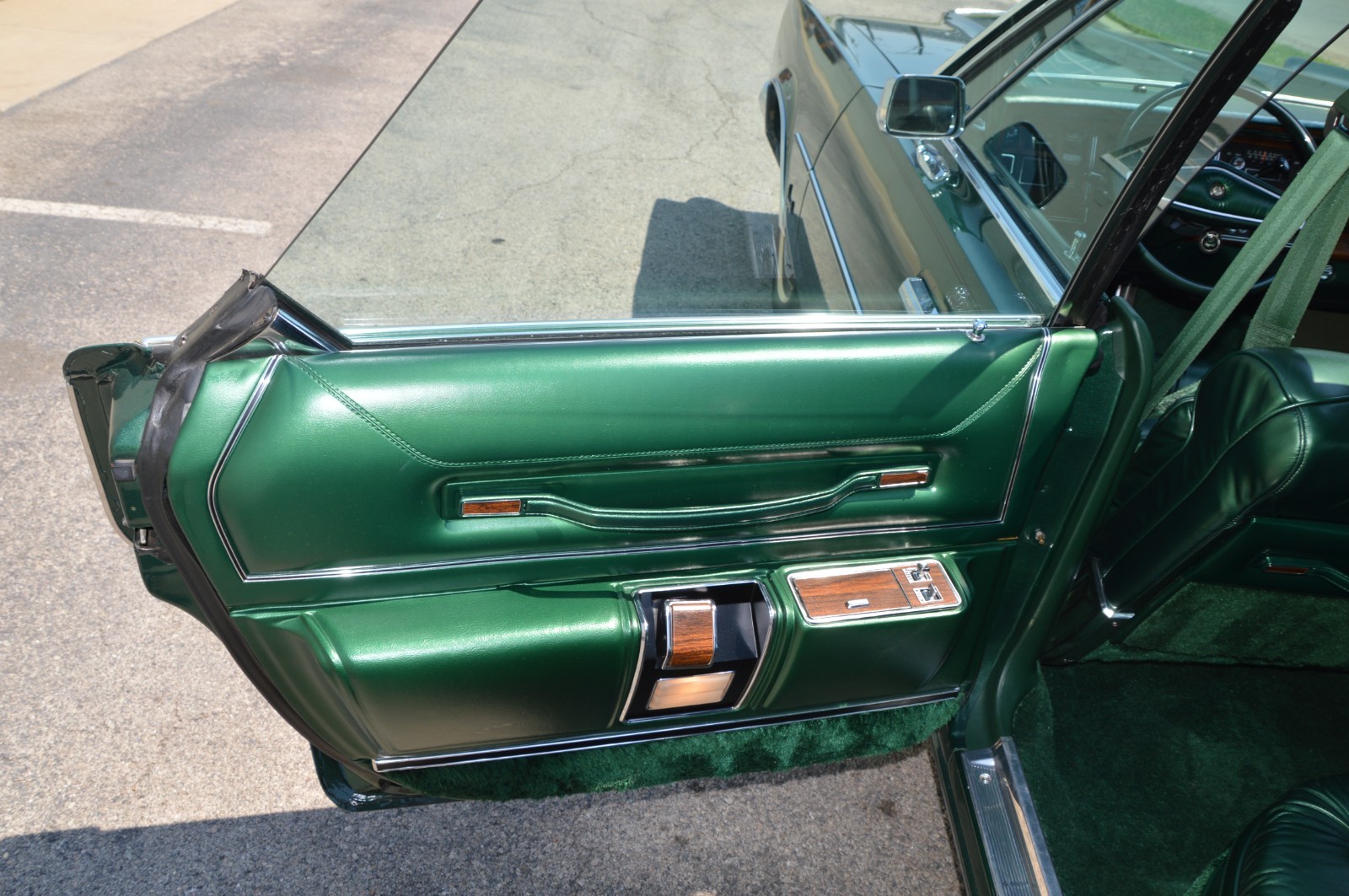 Chrysler-Imperial-1975-Sedan-12