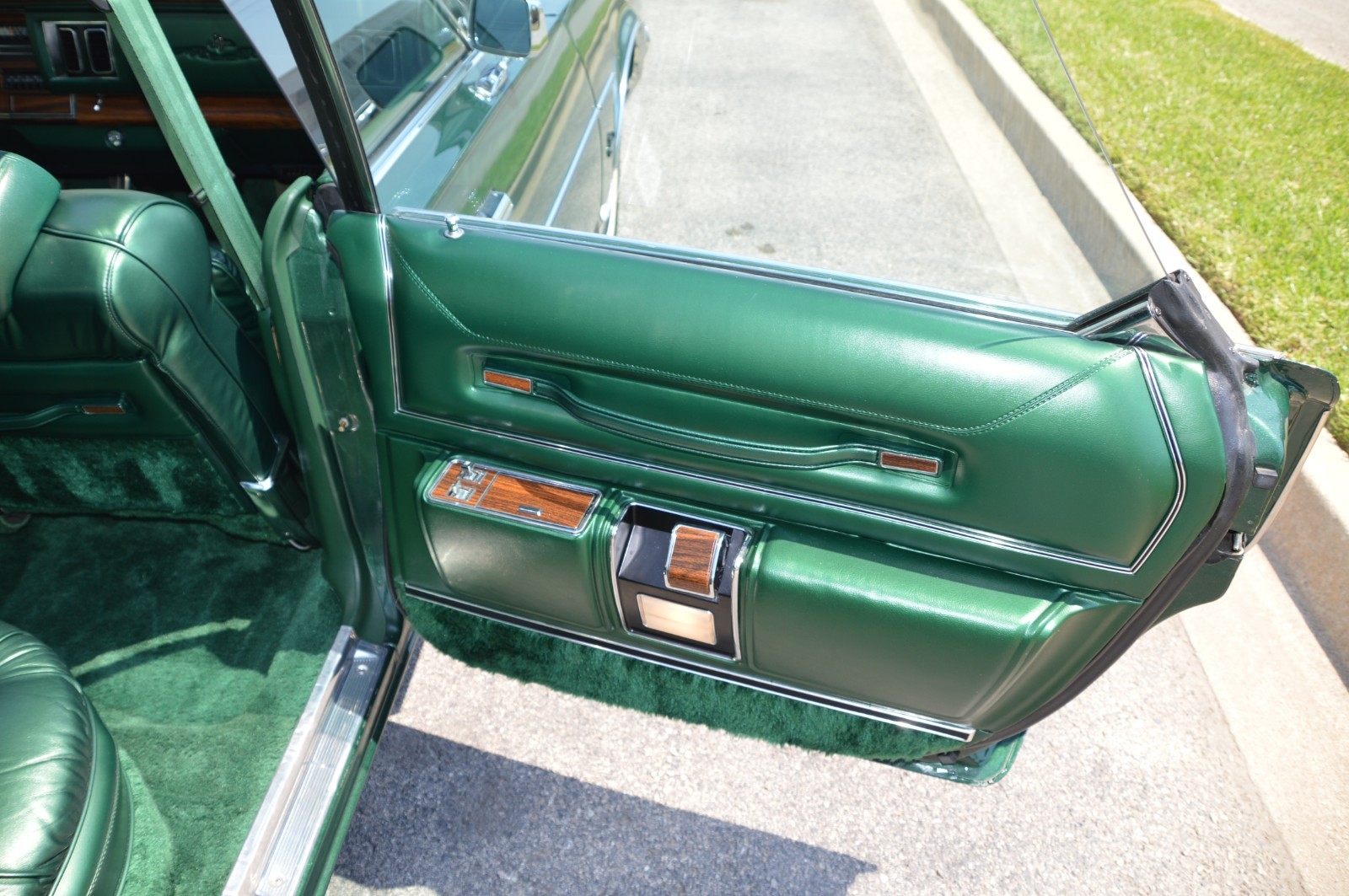 Chrysler-Imperial-1975-Sedan-14