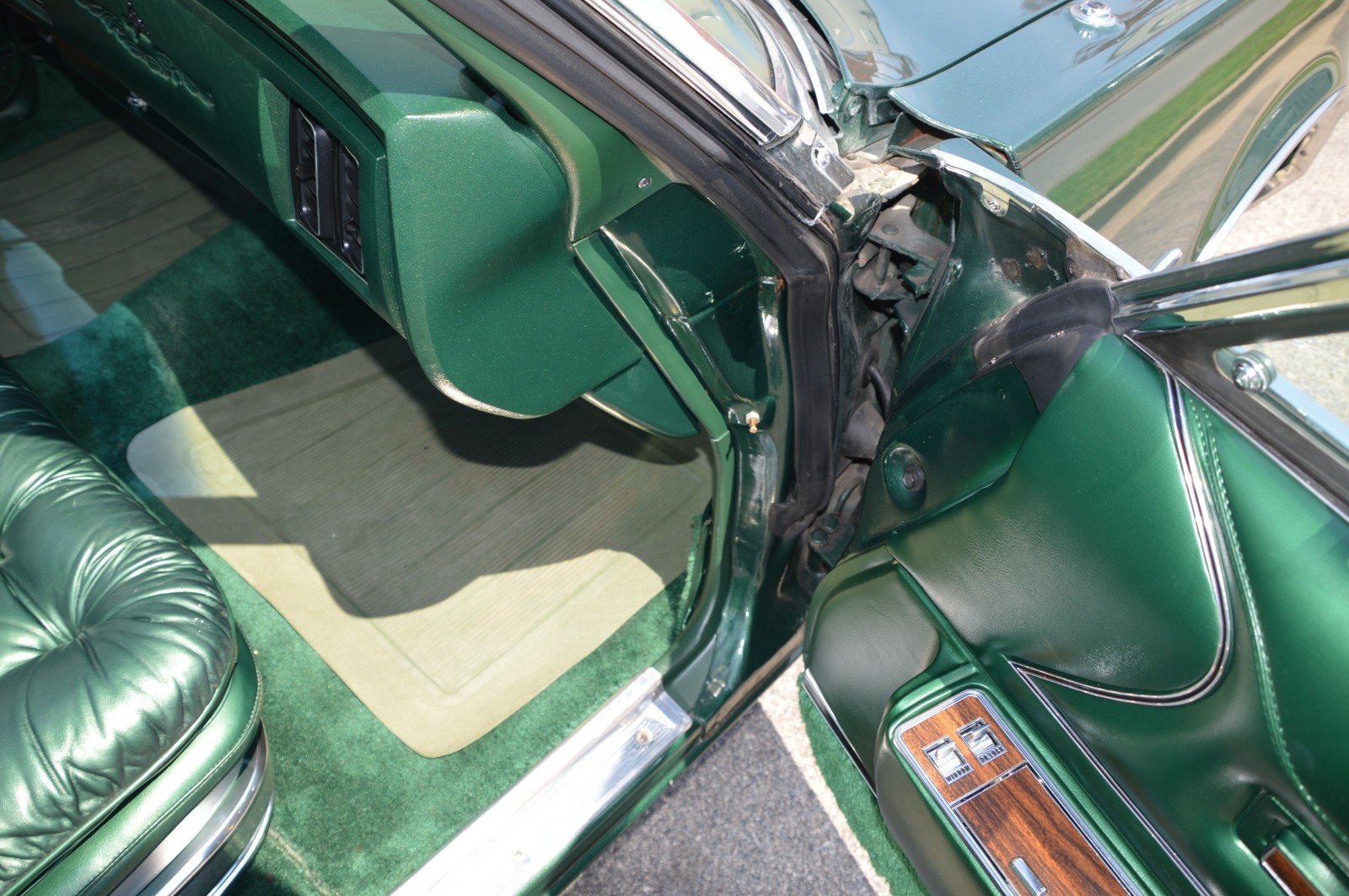 Chrysler-Imperial-1975-Sedan-15