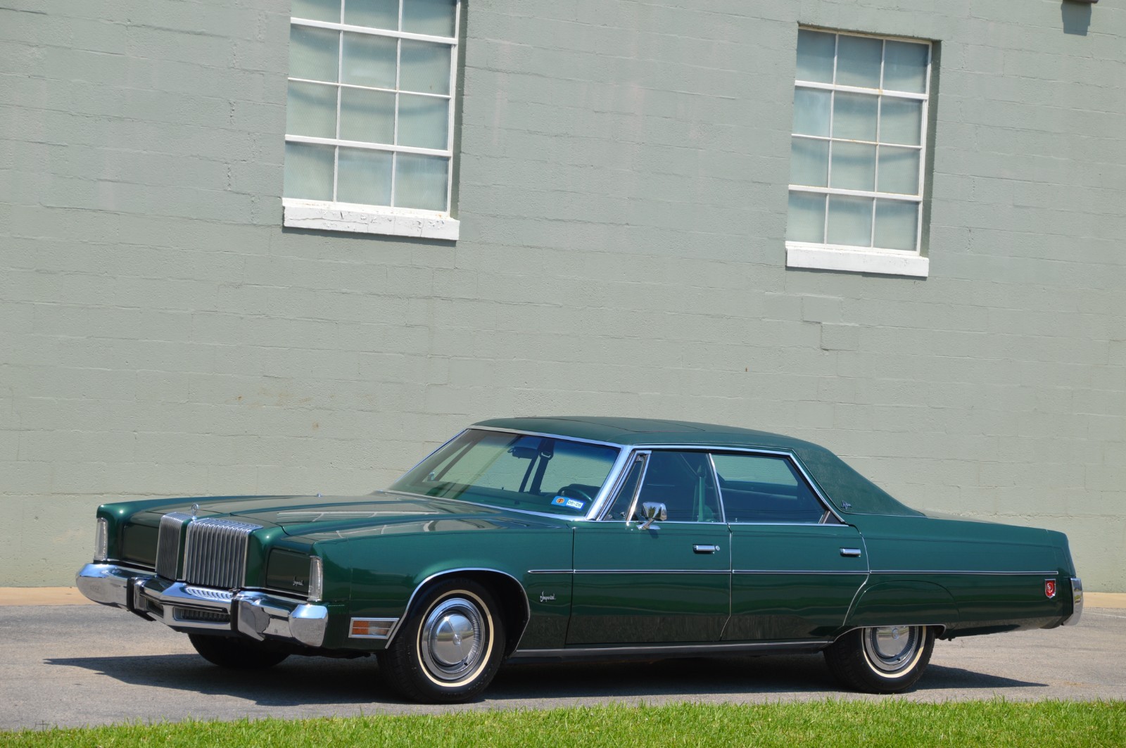 Chrysler-Imperial-1975-Sedan