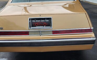 Chrysler-Imperial-1982-2-dr-15