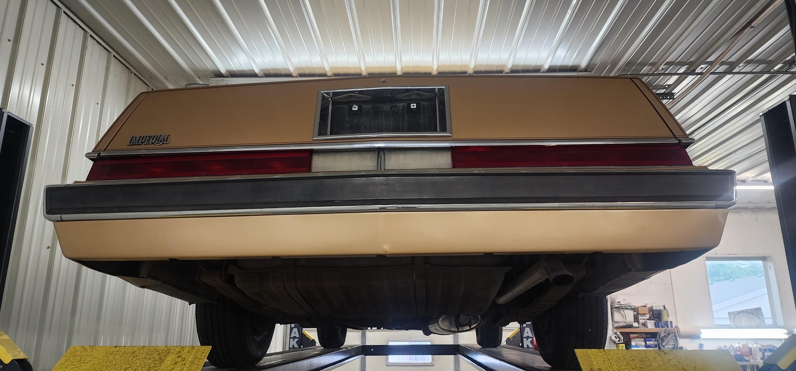 Chrysler-Imperial-1982-2-dr-23