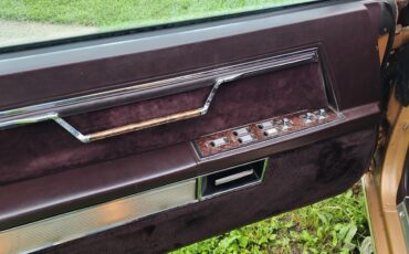 Chrysler-Imperial-1982-2-dr-34