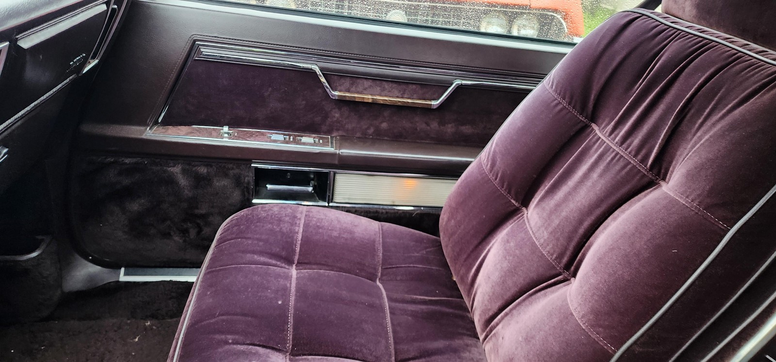 Chrysler-Imperial-1982-2-dr-39