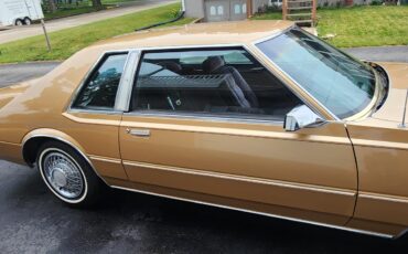 Chrysler-Imperial-1982-2-dr-9