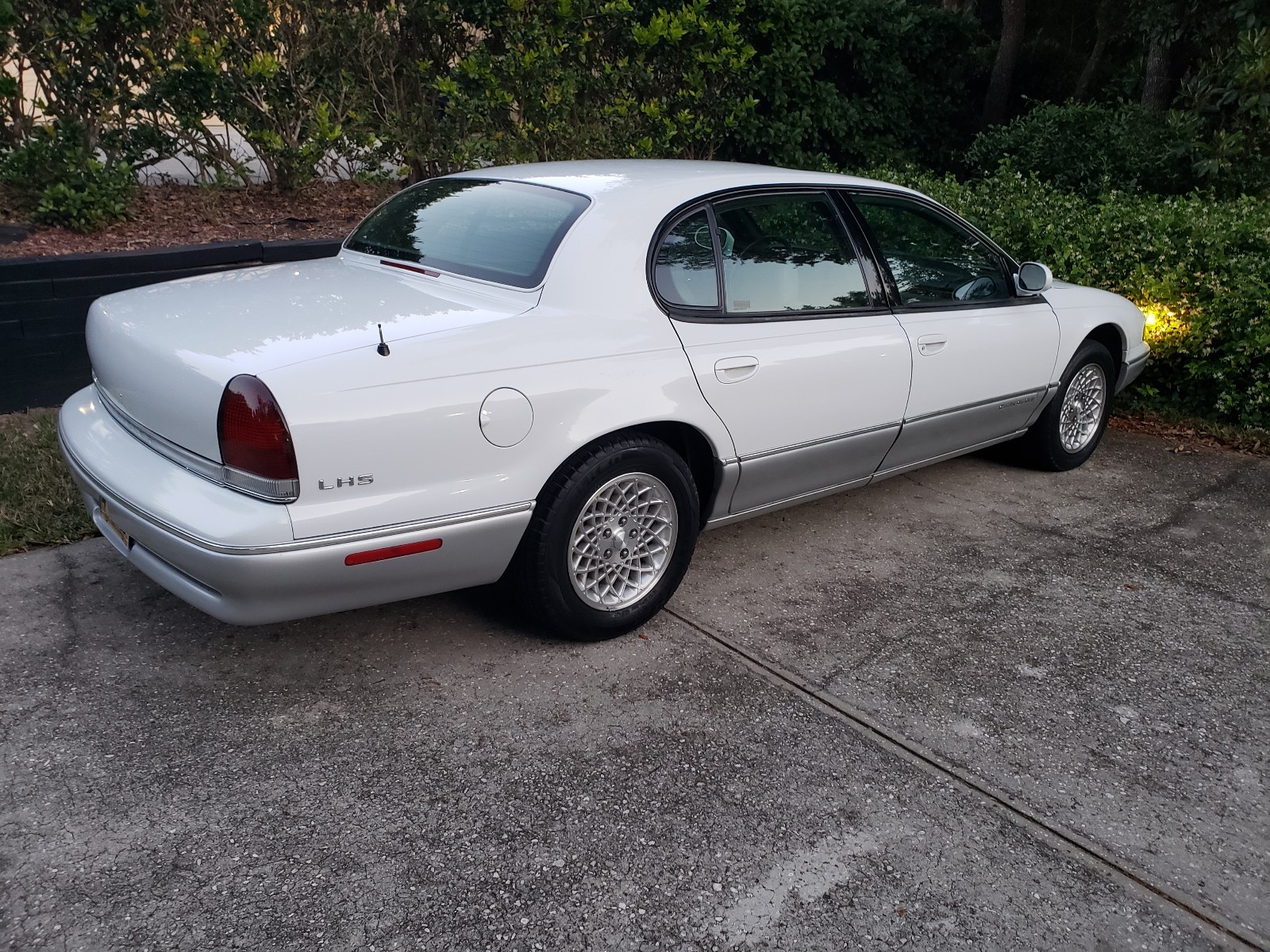 Chrysler-LHS-1994-12