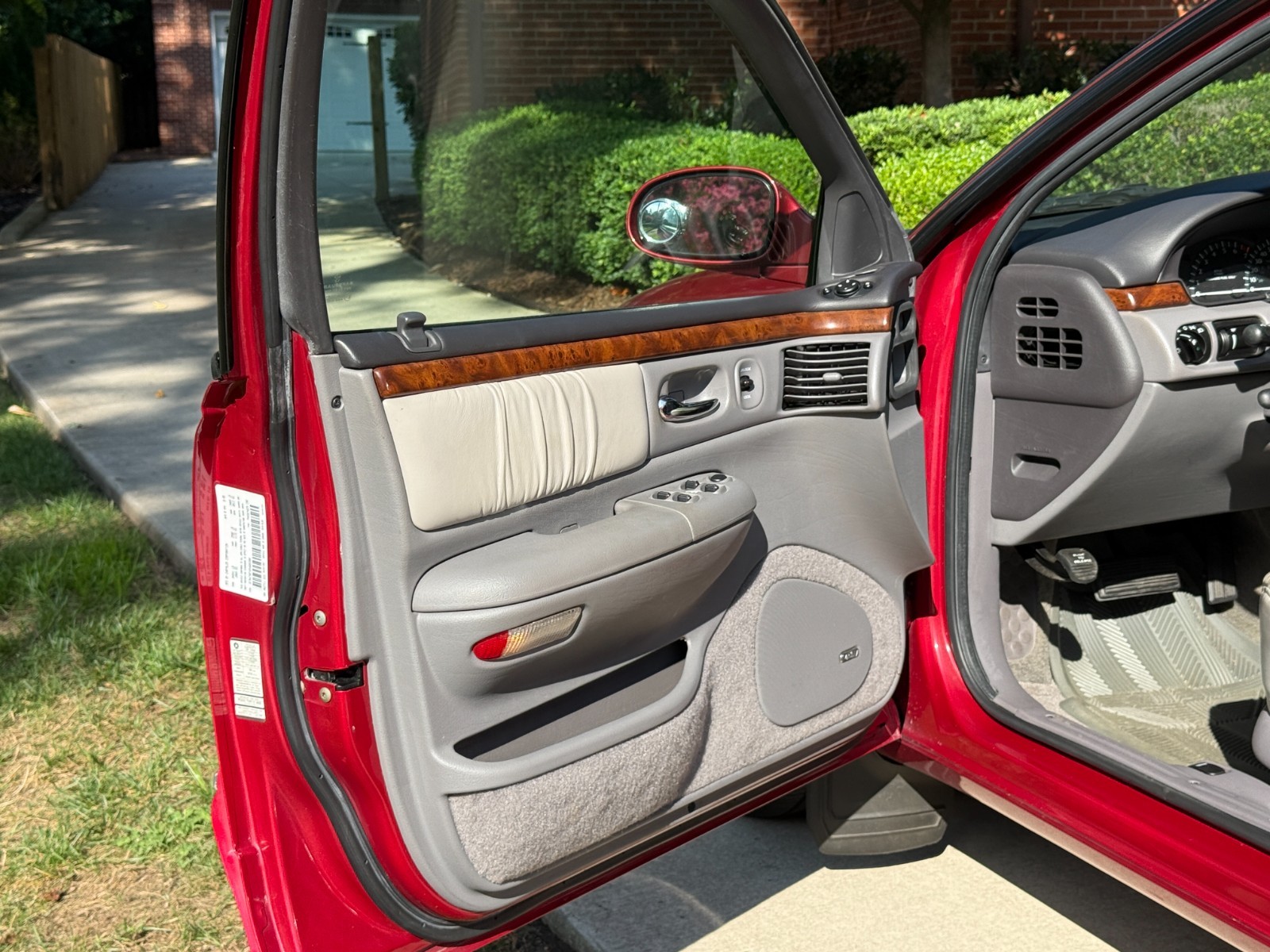 Chrysler-LHS-1995-Sedan-13