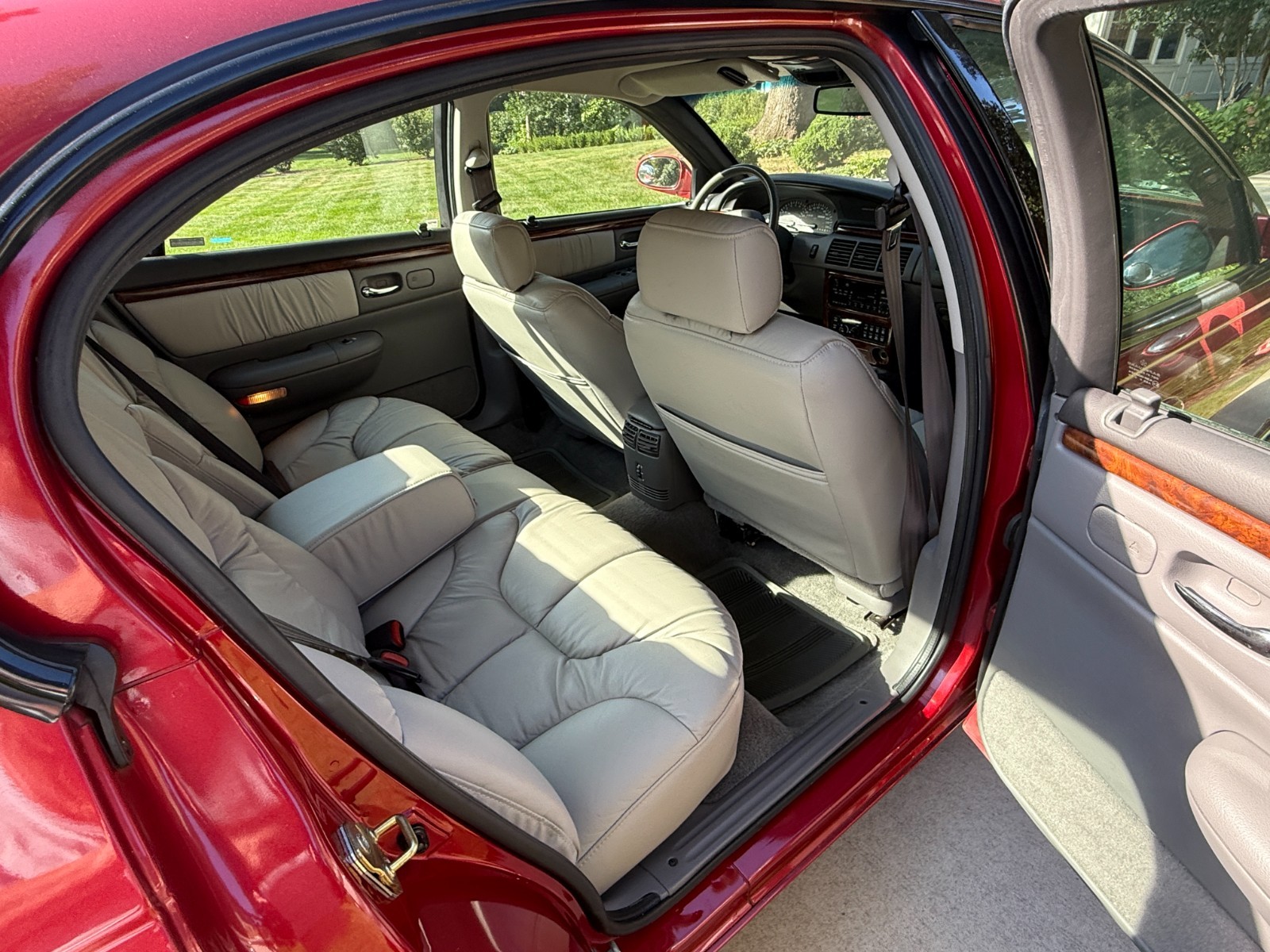 Chrysler-LHS-1995-Sedan-31