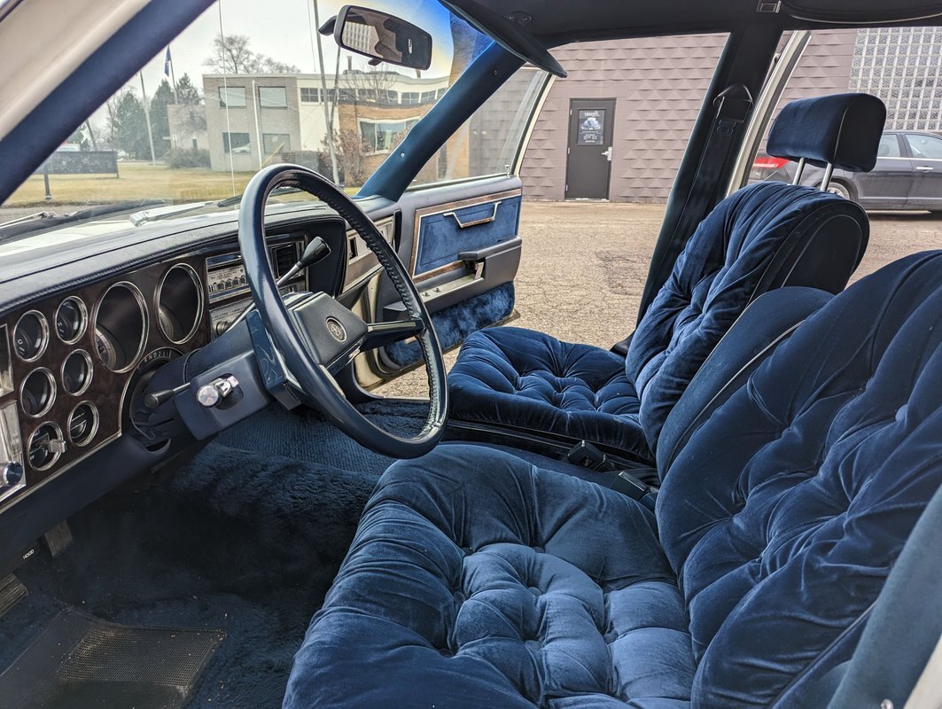 Chrysler-New-Yorker-1983-15