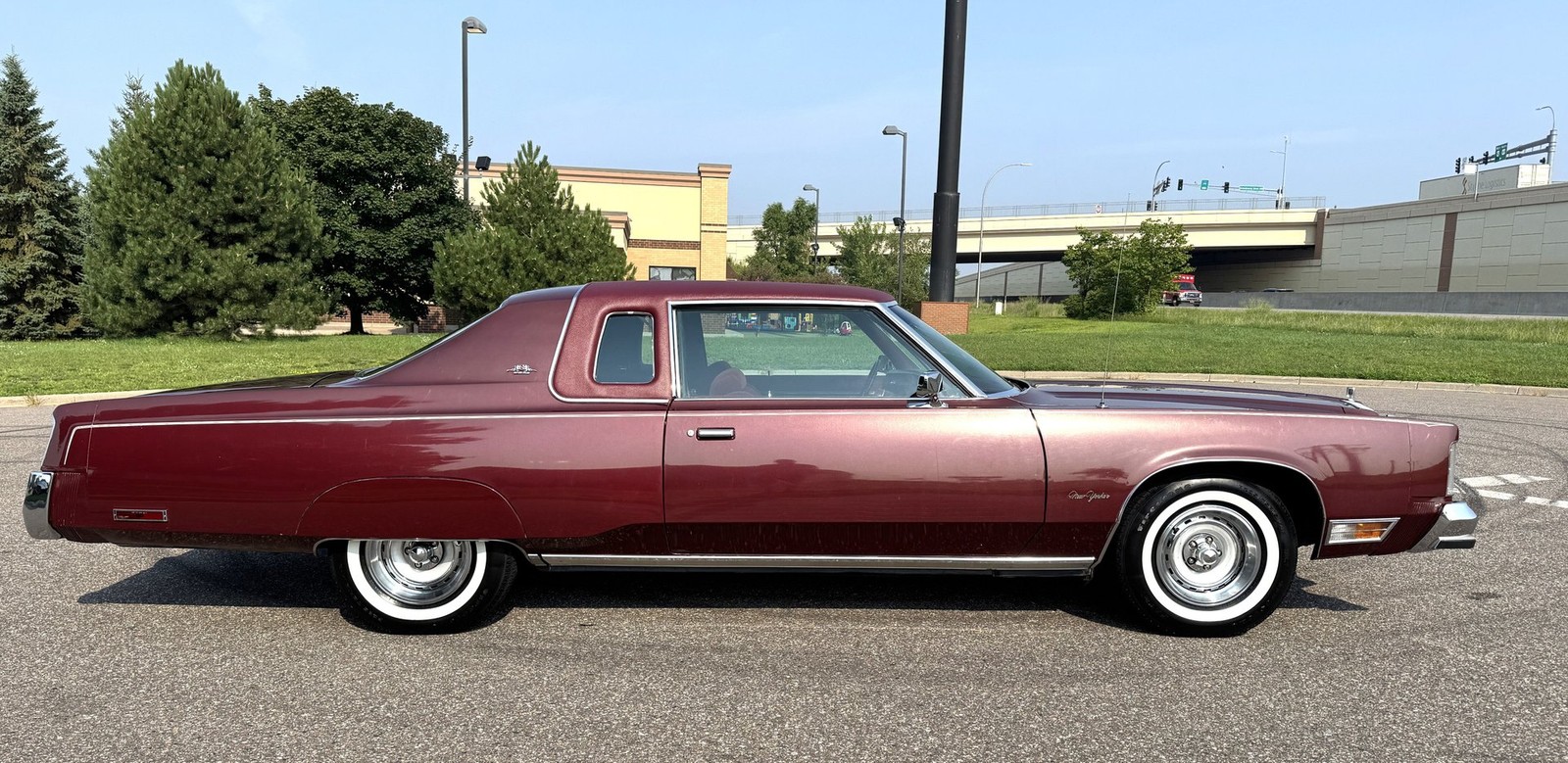 Chrysler-New-Yorker-Brougham-1977-Other-1