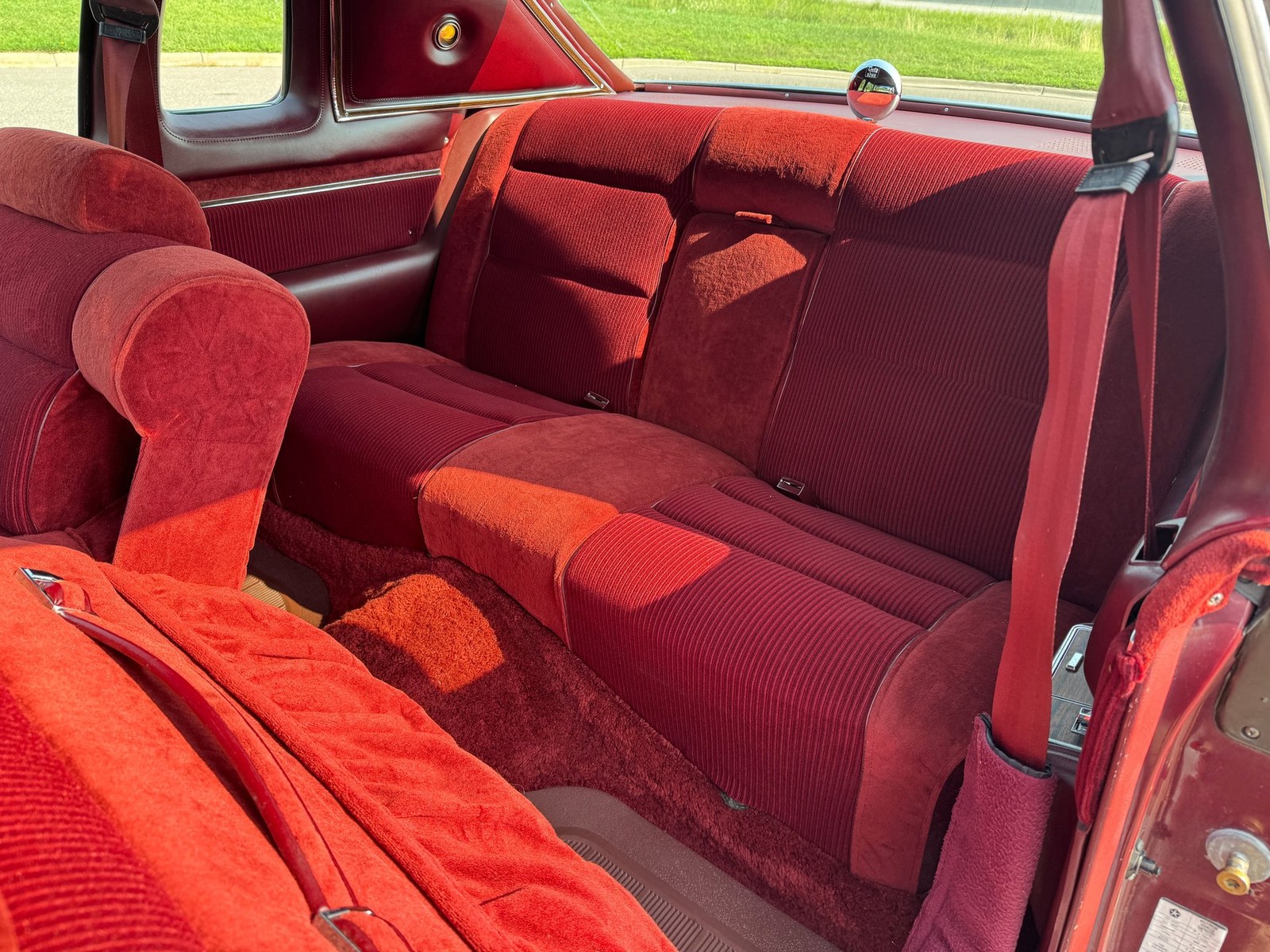 Chrysler-New-Yorker-Brougham-1977-Other-11