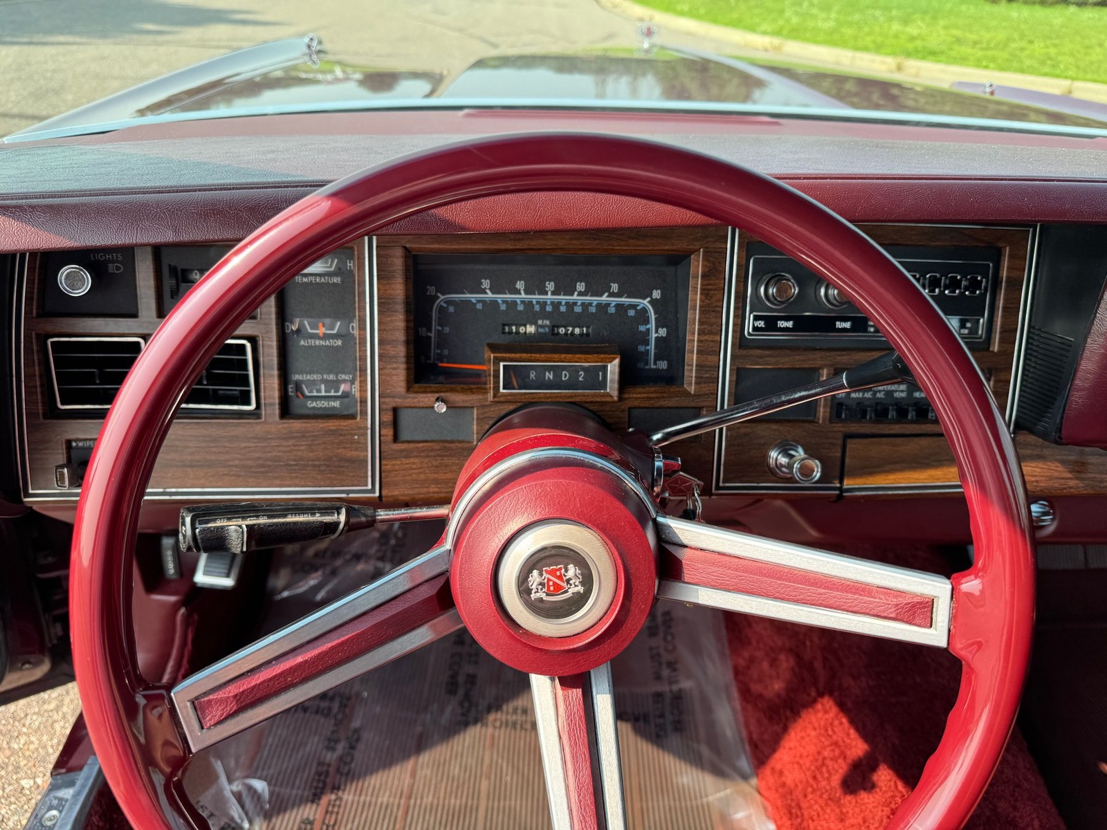 Chrysler-New-Yorker-Brougham-1977-Other-12