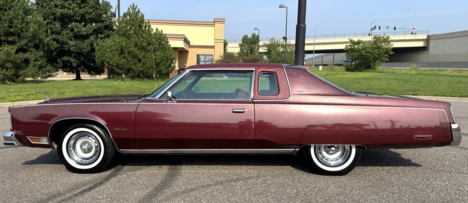 Chrysler-New-Yorker-Brougham-1977-Other-6