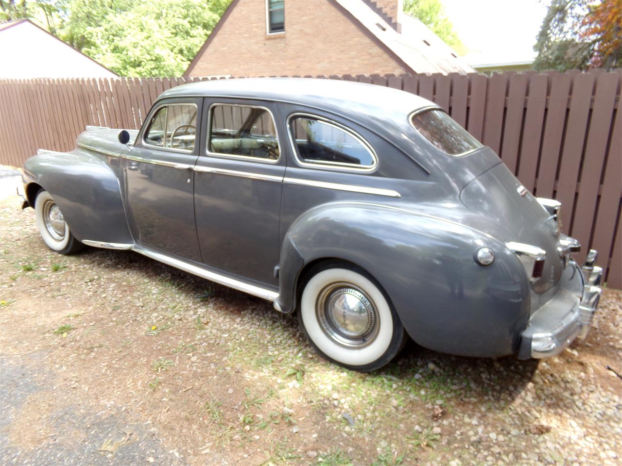 Chrysler-New-yorker-1941-Grey-1