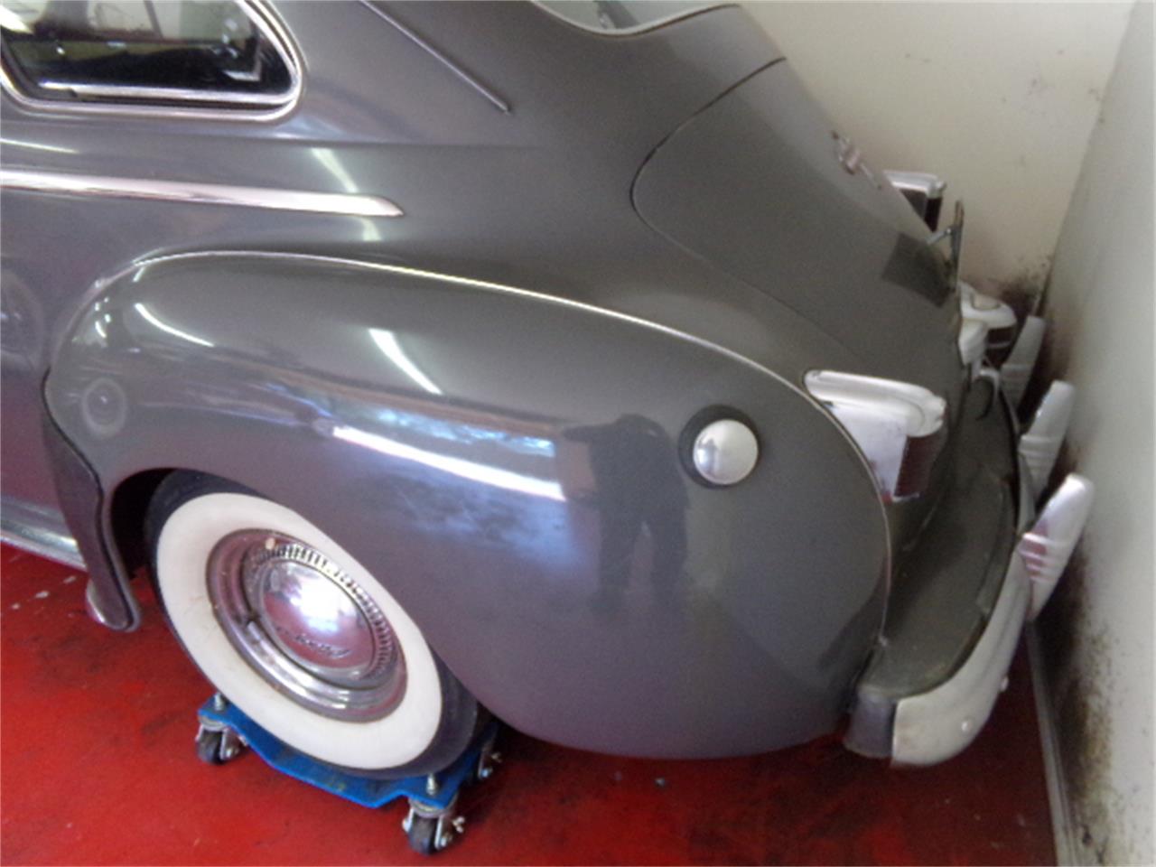 Chrysler-New-yorker-1941-Grey-2
