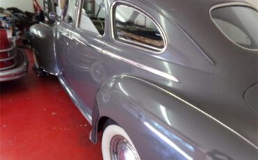 Chrysler-New-yorker-1941-Grey-3