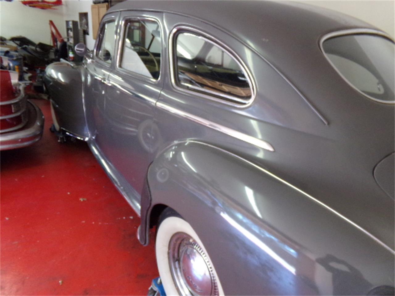 Chrysler-New-yorker-1941-Grey-3