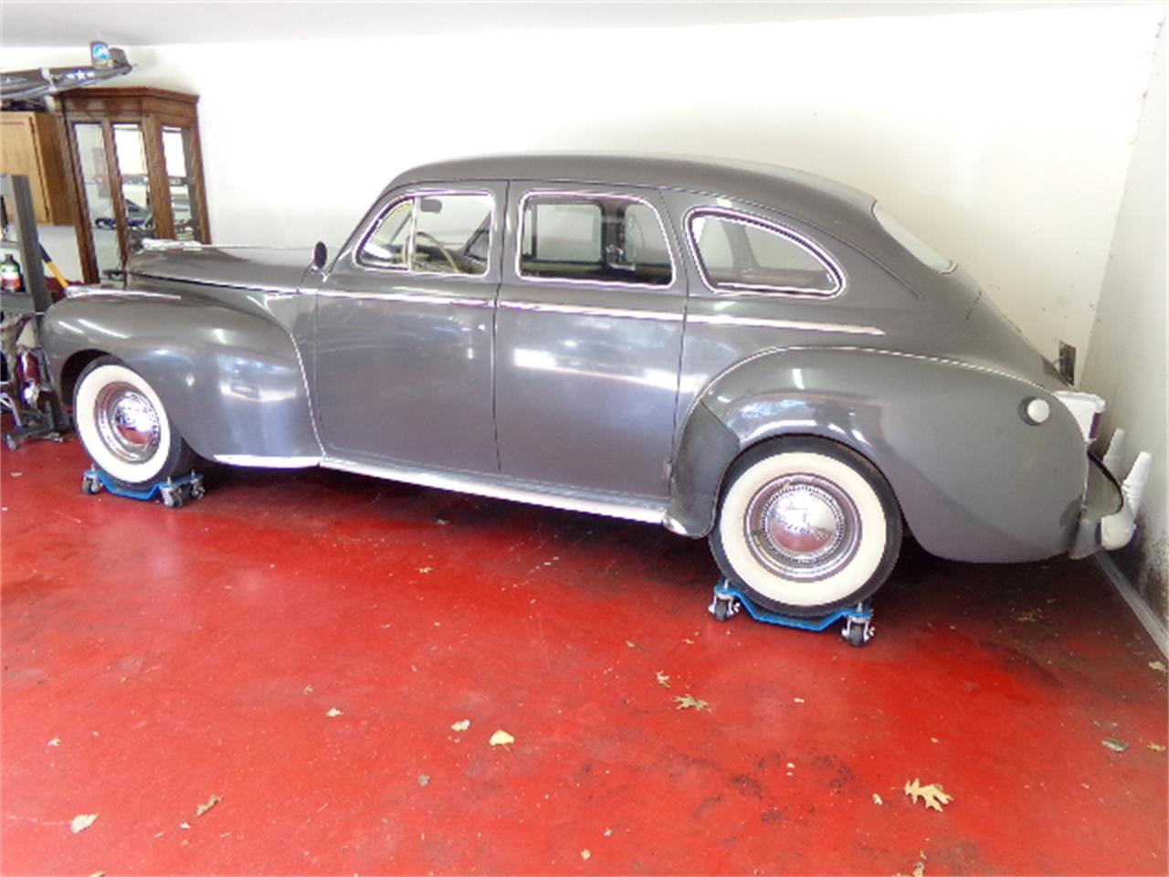 Chrysler-New-yorker-1941-Grey-4