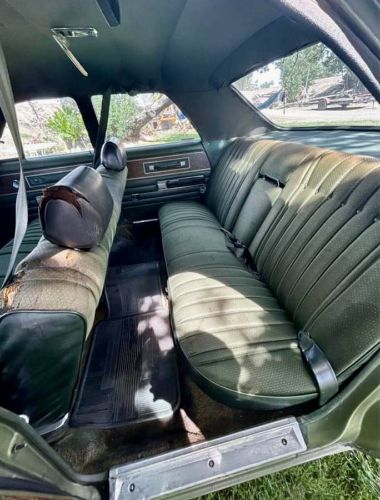Chrysler-New-yorker-1970-Green-10