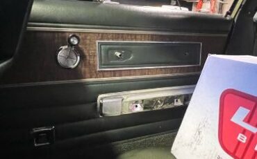 Chrysler-New-yorker-1970-Green-4