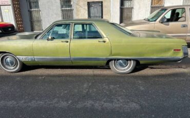 Chrysler-New-yorker-1970-Green-7