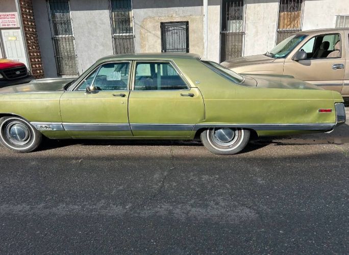 Chrysler-New-yorker-1970-Green-7