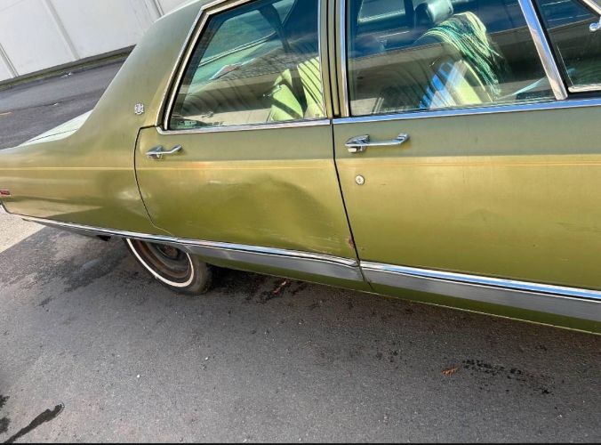 Chrysler-New-yorker-1970-Green-8