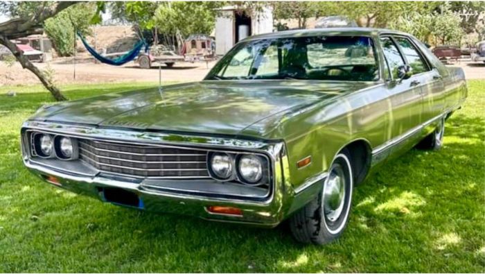 Chrysler-New-yorker-1970-Green-9