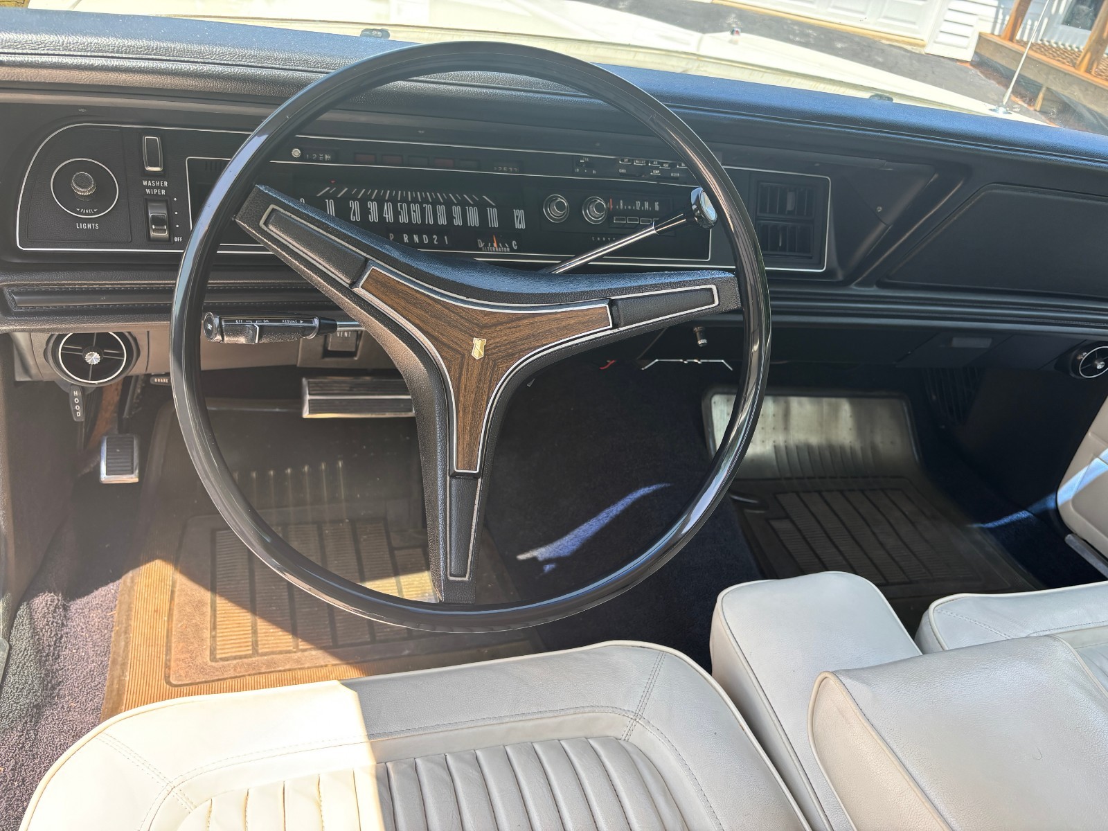 Chrysler-Newport-1973-Coupe-11