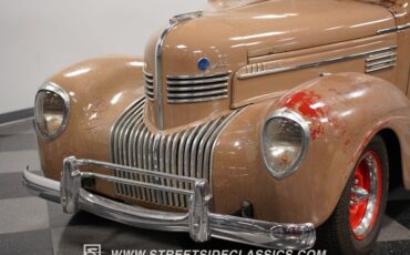 Chrysler-Royal-1939-Brown-Tan-26