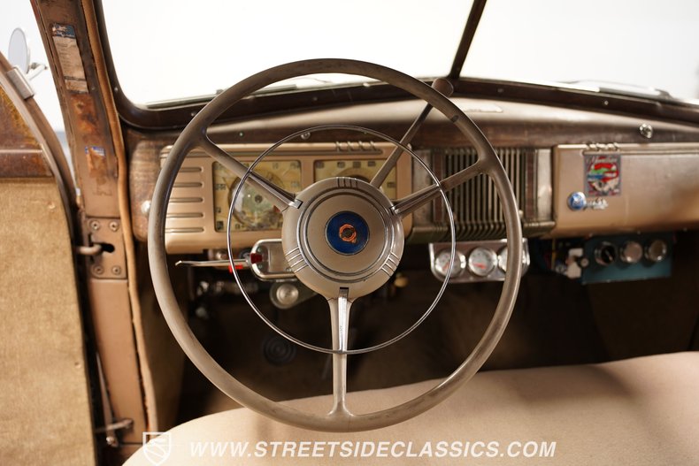Chrysler-Royal-1939-Brown-Tan-45