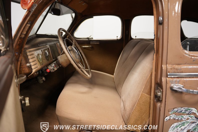 Chrysler-Royal-1939-Brown-Tan-5
