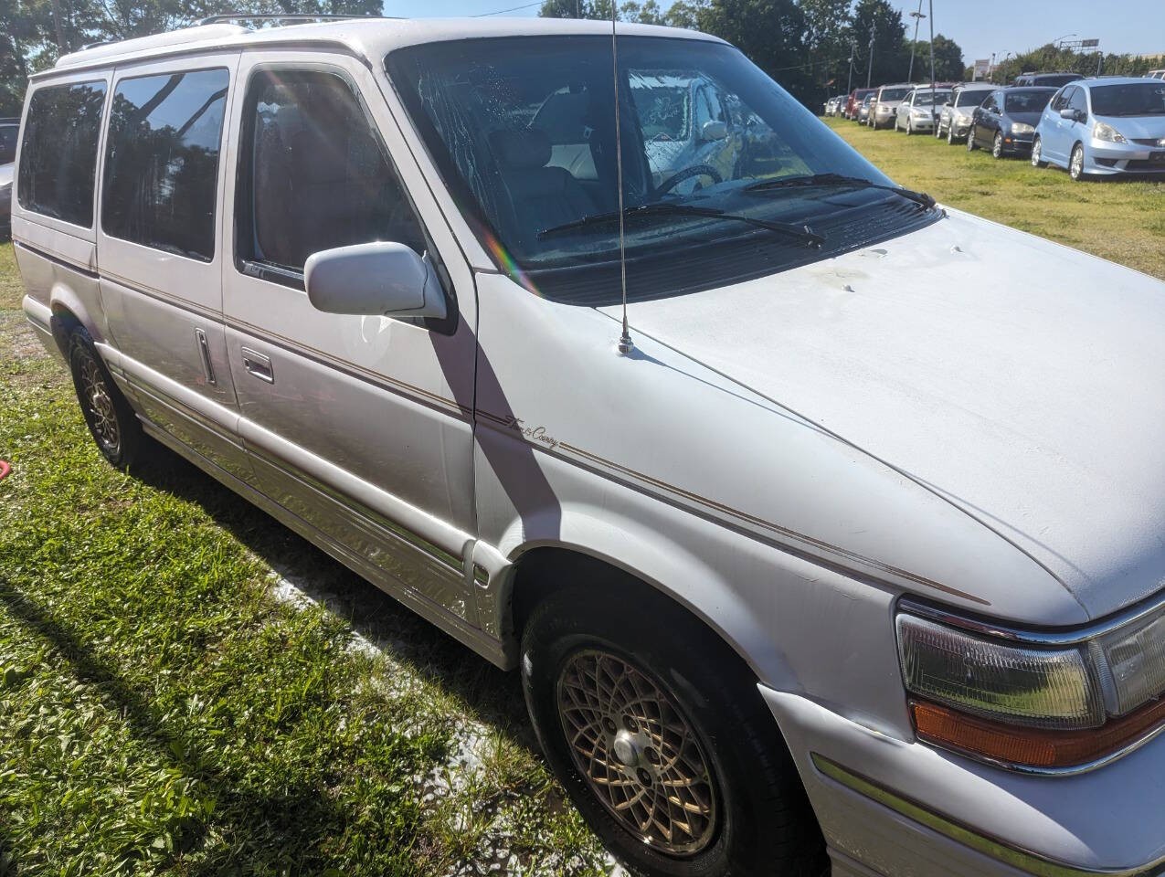 Chrysler-Town-and-Country-1994-Minivan-1