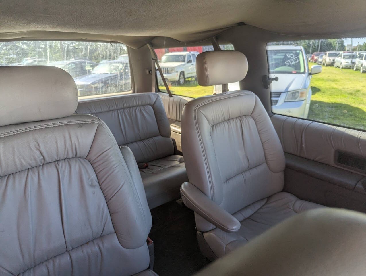 Chrysler-Town-and-Country-1994-Minivan-13