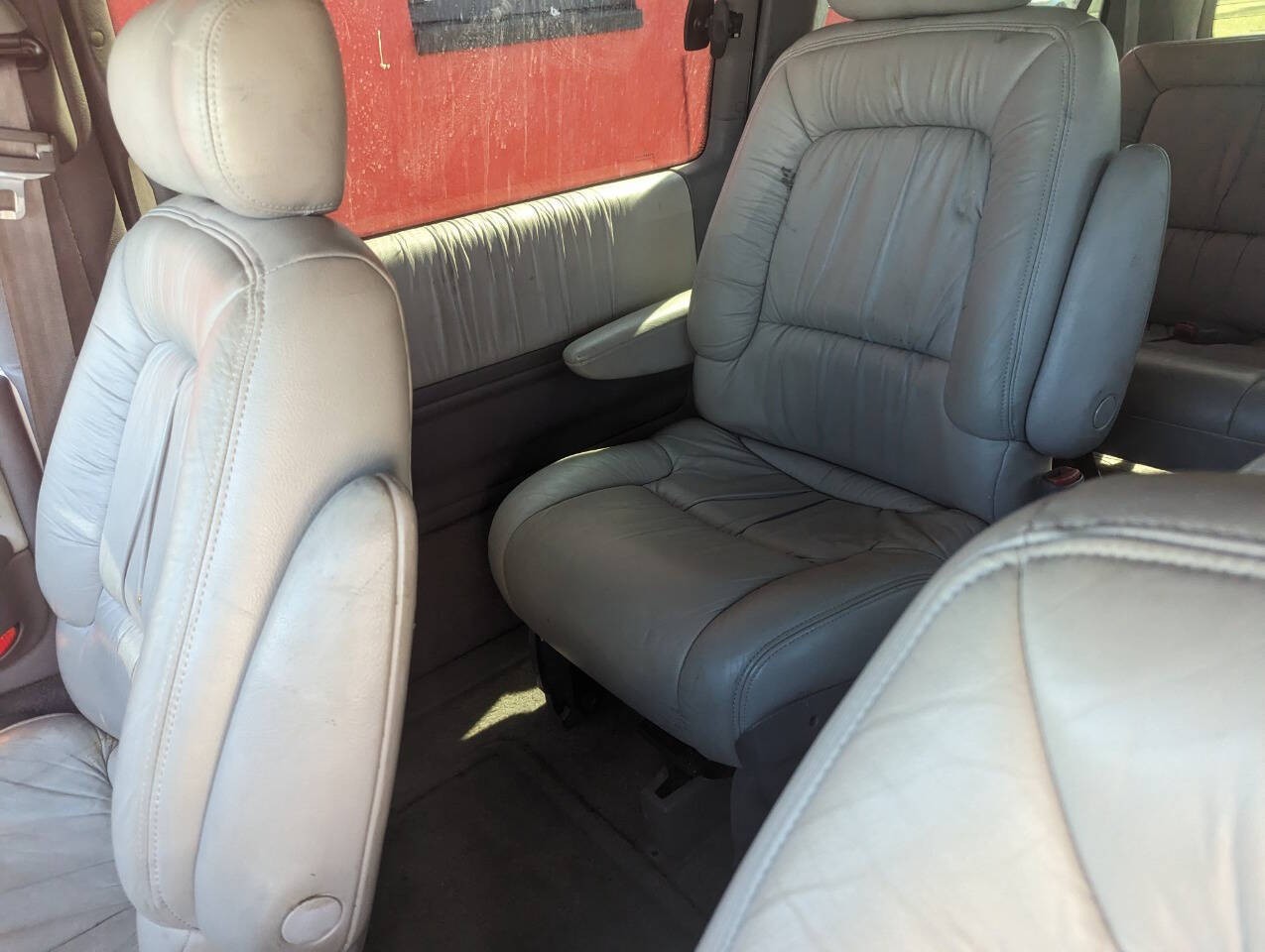Chrysler-Town-and-Country-1994-Minivan-17