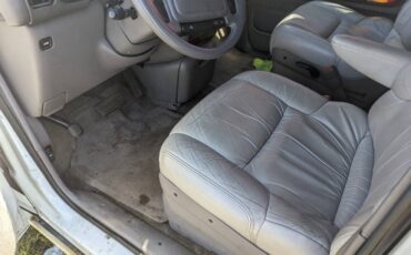 Chrysler-Town-and-Country-1994-Minivan-21