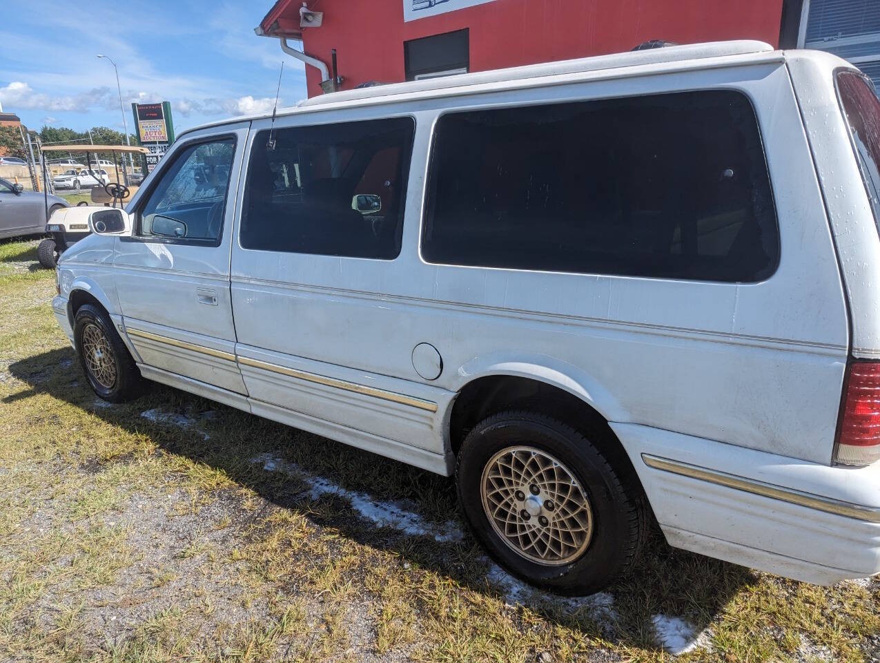 Chrysler-Town-and-Country-1994-Minivan-3