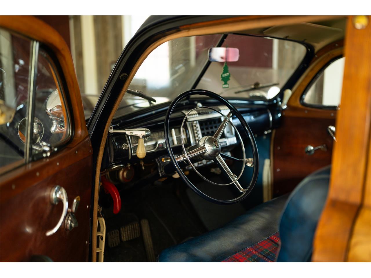 Chrysler-Town-country-1947-Navy-Blue-Highlander-Plaidblu-3