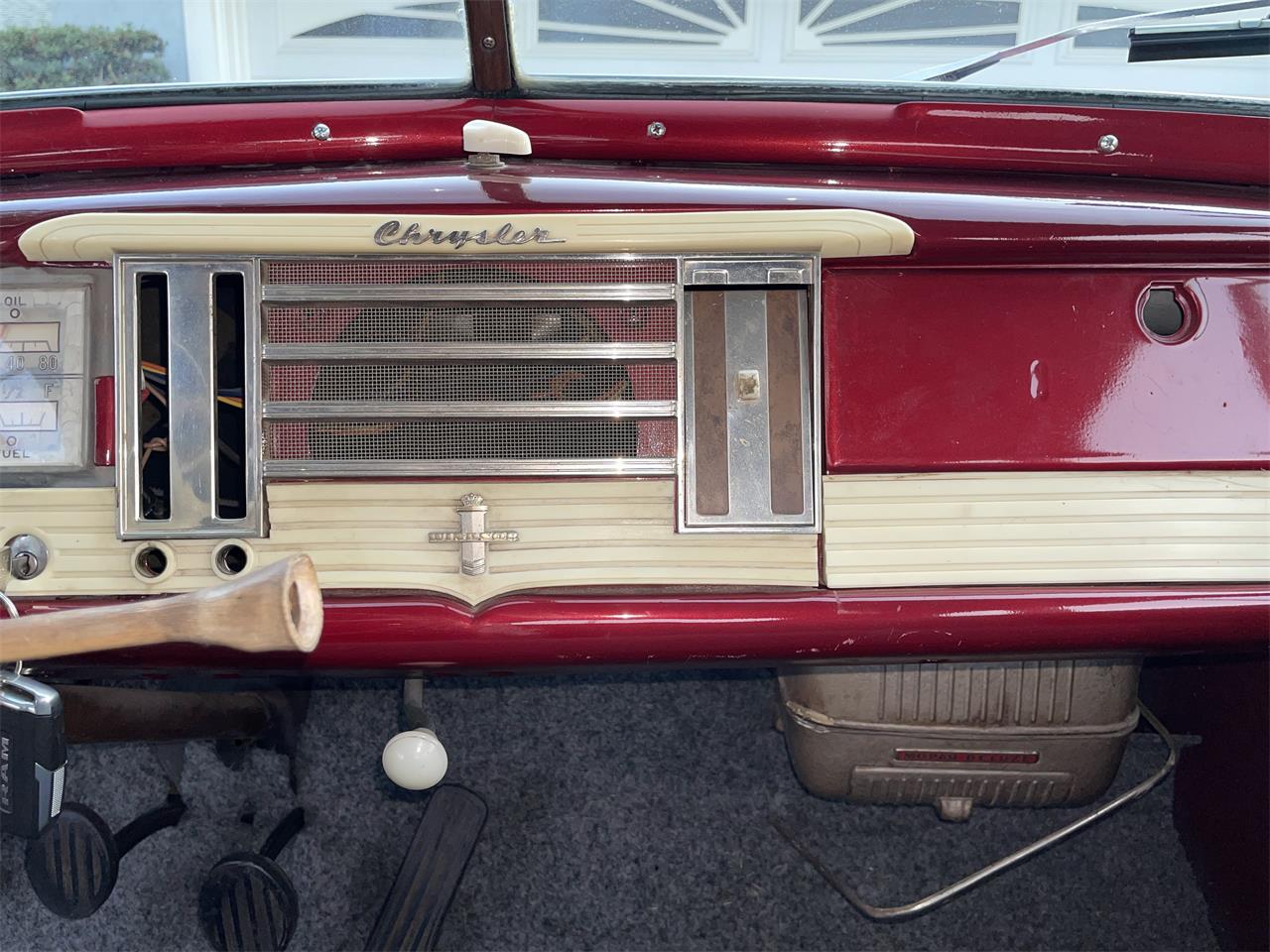Chrysler-Windsor-1940-Burgandy-Gray-14