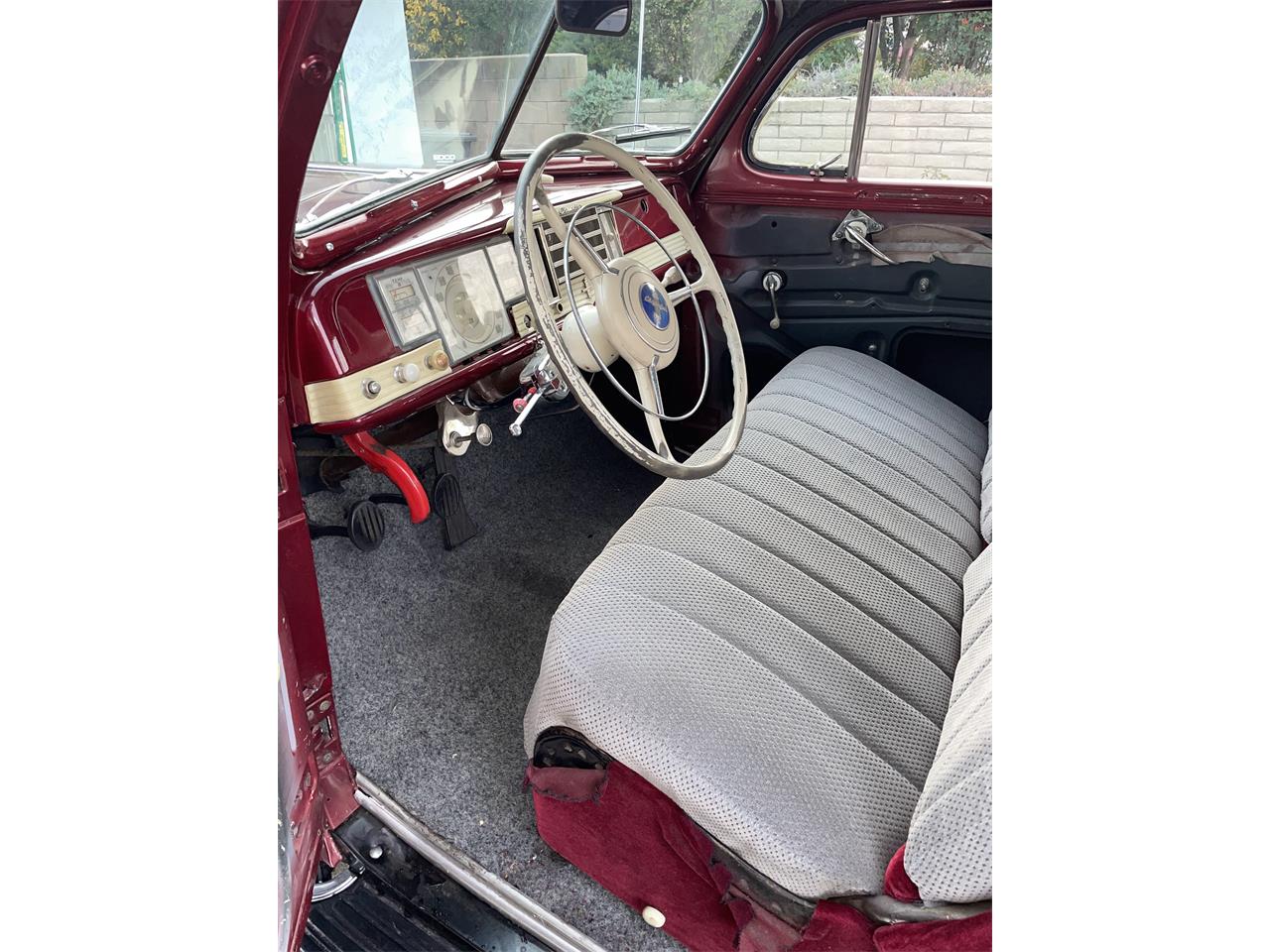 Chrysler-Windsor-1940-Burgandy-Gray-18