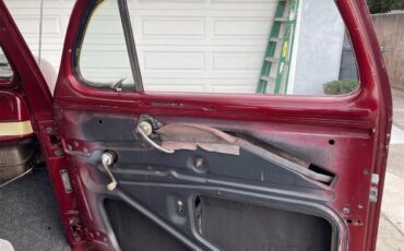 Chrysler-Windsor-1940-Burgandy-Gray-25