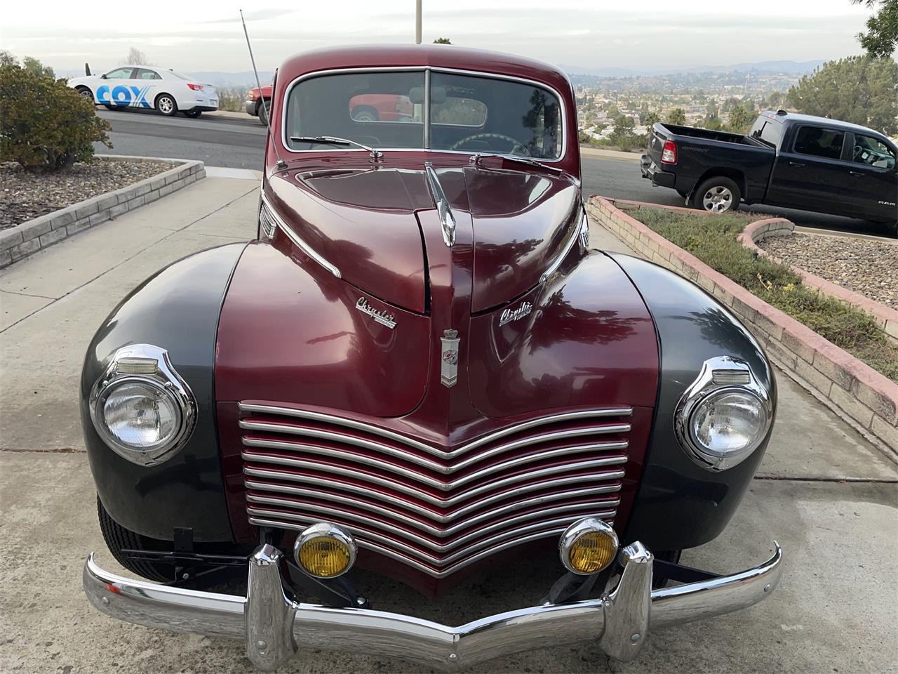 Chrysler-Windsor-1940-Burgandy-Gray-3