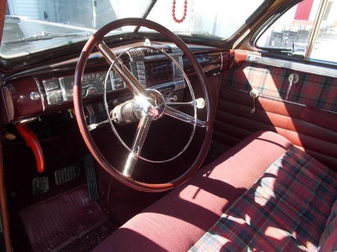 Chrysler-Windsor-1947-Black-Red-14