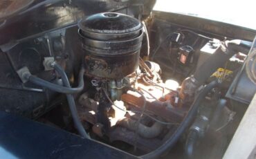 Chrysler-Windsor-1947-Black-Red-2