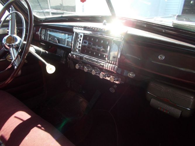 Chrysler-Windsor-1947-Black-Red-6