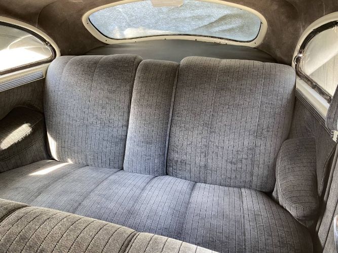 Chrysler-Windsor-1947-White-4
